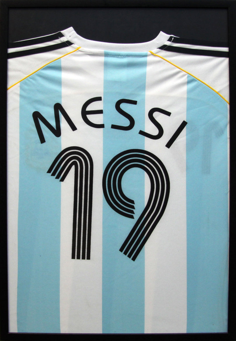 Framed Retro Messi Shirt No.19