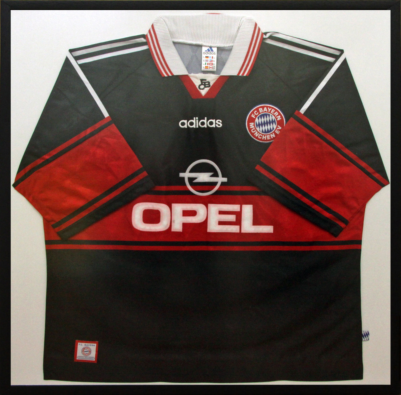 Framed Retro Bayern Munich Shirt 1998/1999